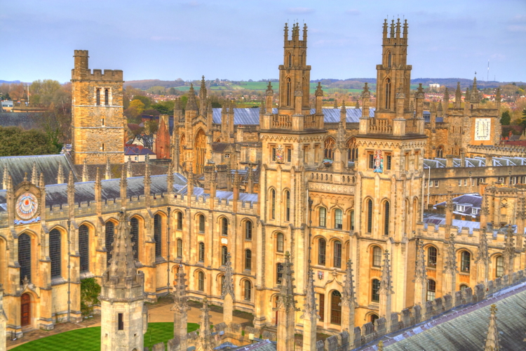 Vista de All Souls College desde la torre de la iglesia, Oxford, Reino Unido, Inglaterra