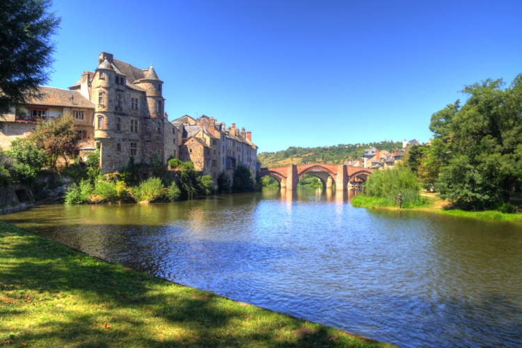 Palacio y puente de Espalion, Aveyron, Francia, Midi-Pyrenees