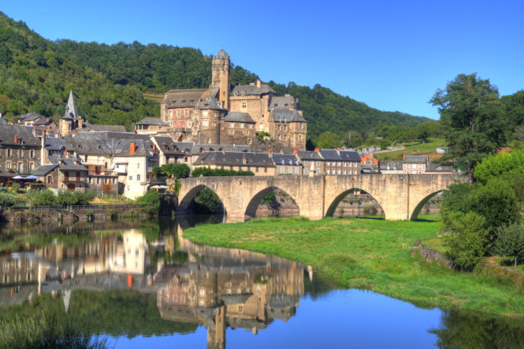 Castillo y puente de Estaing, Aveyron, Midi-Pyrenees, Francia
