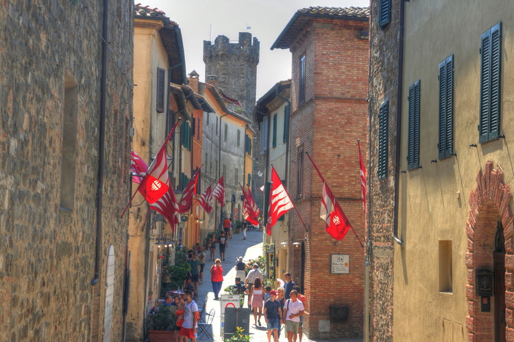 Otra calle de Monticelo, Toscana, Italia