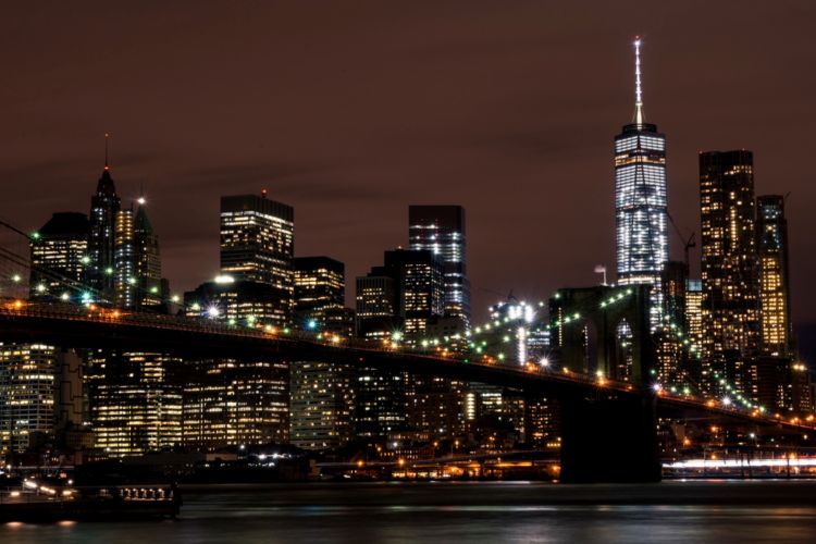 Vista nocturna del Puente de Brooklyn y Manhattan, USA, Estados Unidos, Nueva York