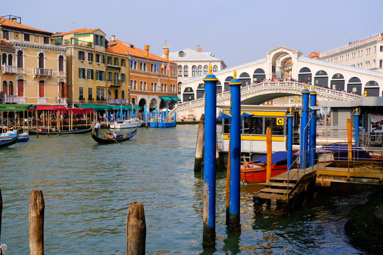 Puente de Rialto, Venecia, Italia