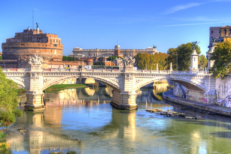 Puente y Castillo de Sant'Angelo, Roma, Italia