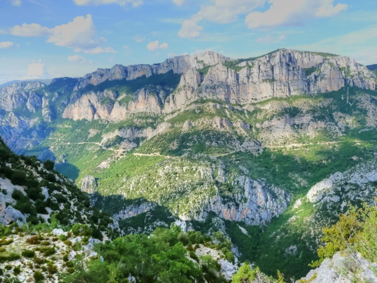 Vistas desde la orilla sur cerca del cañón de Artuby Vistas desde la orilla sur cerca del cañón de Artuby