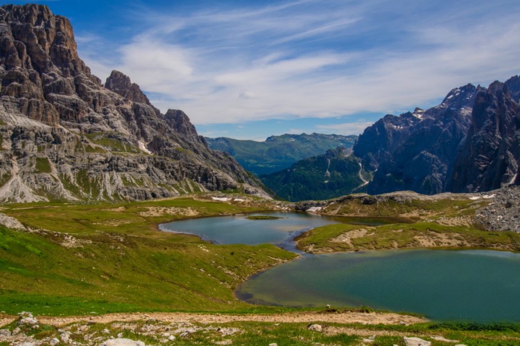 Lagos dei Piani cerca del refugio Locatelli, Tre Cime de Lavaredo, Dolomitas, Italia