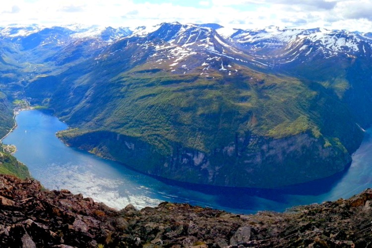 Vista desde Geitfonnegga, Noruega, Geiranger, fiordos