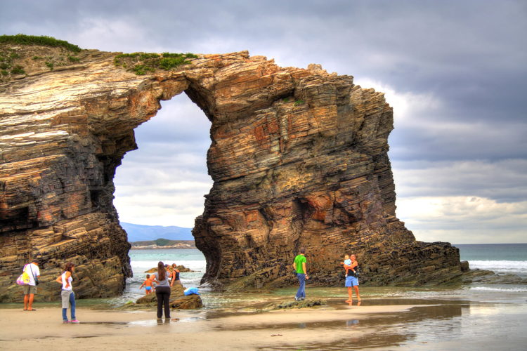 Arco en el islote principal de Las Catedrales, Lugo, Ribadeo, Galicia