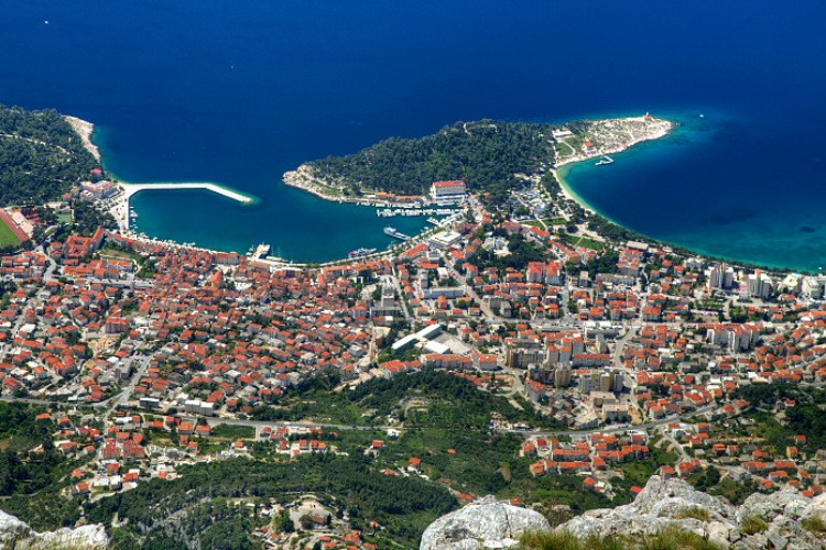 Vistas de Makarska desde el macizo de Biokovo, Croacia