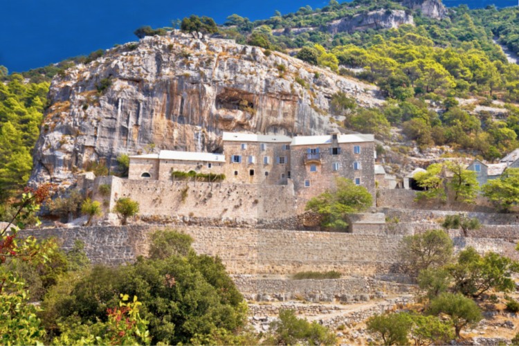 Pustinja Blaca, isla de Brac, Croacia
