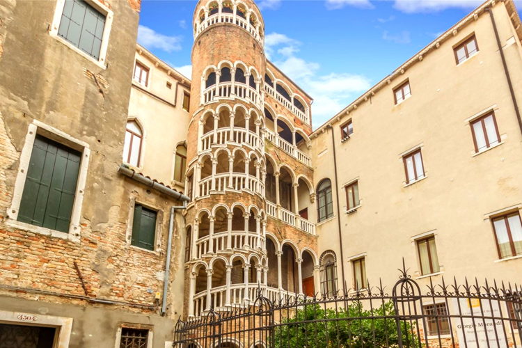 Scala del Bovolo, Venecia, Italia