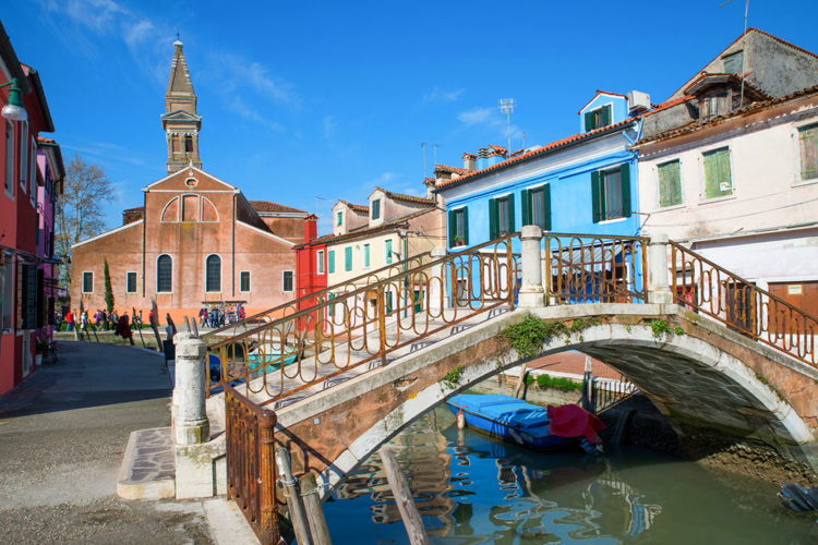 Iglesia en Burano, Italia