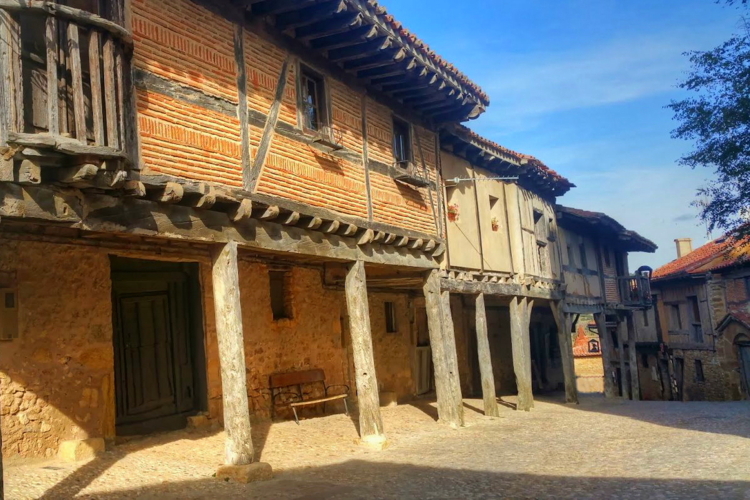 Casas con arcadas en Calatañazor