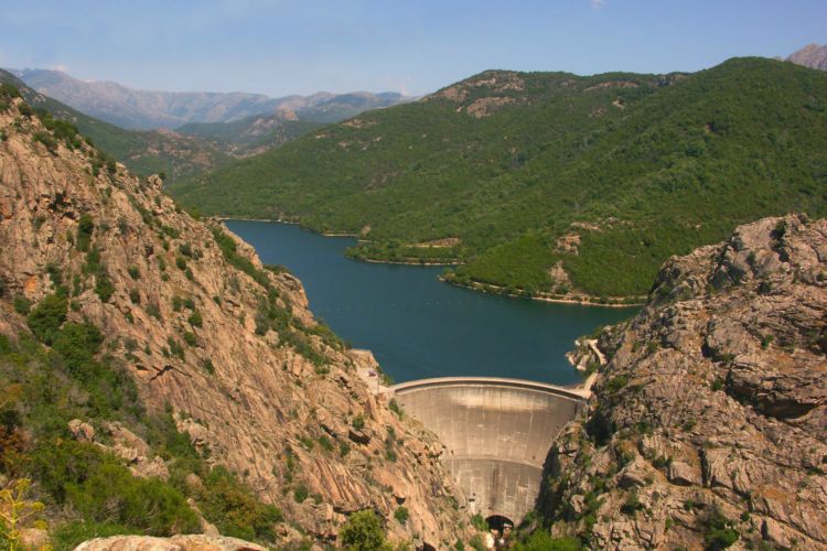 Embalse de Tolla, Córcega, Francia