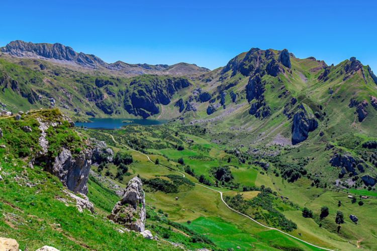 Vista hacia el lago del Valle, Somiedo, Asturias