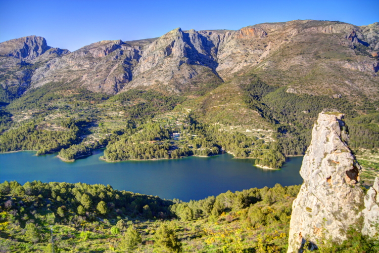 Otra vista del embalse de Guadalest