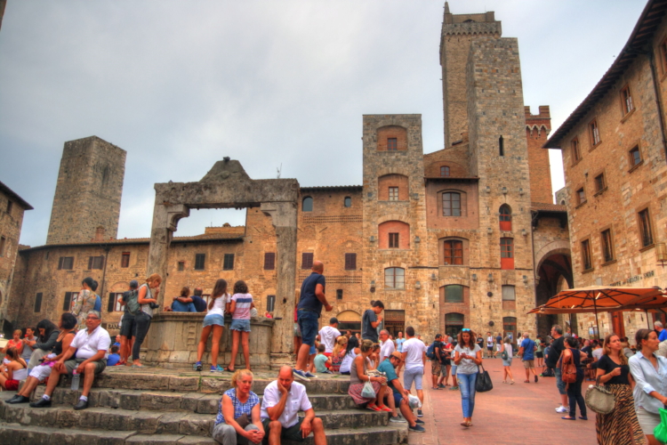 Plaza de la Cisterna, San Gimignano, Italia, Toscana, Siena