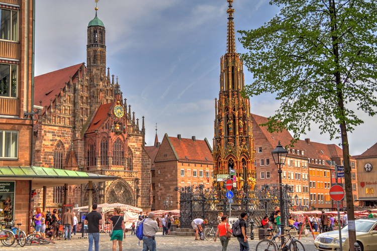 Schöner Brunen y  Hauptmarkt