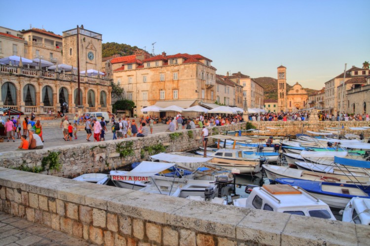 Puerto de Hvar, isla de Hvar, Croacia