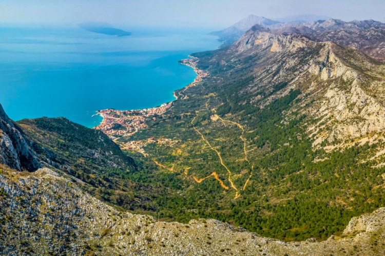 Vistas desde la cima de Ilija en Gradac ​