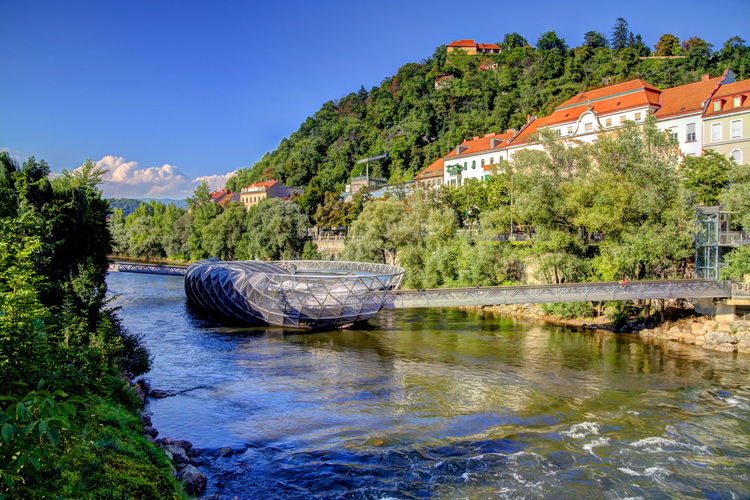 Vistas desde la orilla del Mur, Graz, Austria