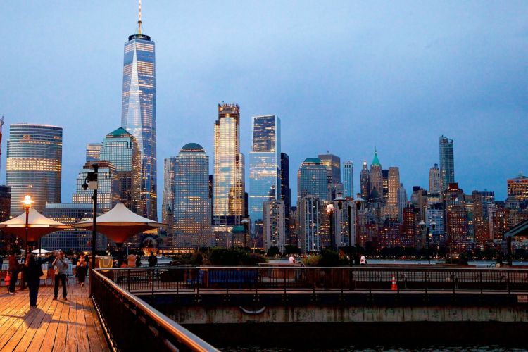 Vistas desde Jersey City por la noche