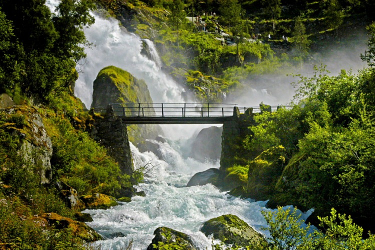 Cascada de Kleivafossen, Noruega, fiordos