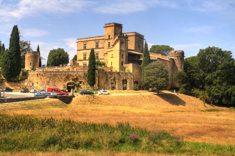 Castillo de Lourmarin, Provenza, Francia