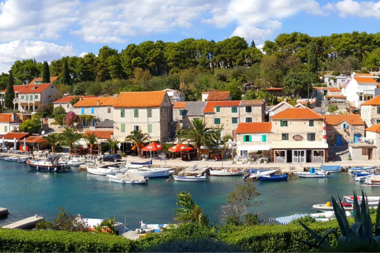Maslinica, Croacia