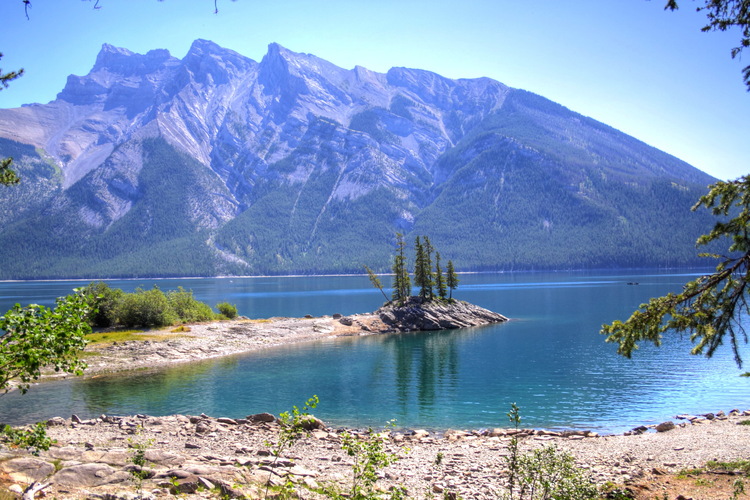 Lago Minnewanka, Banff National Park, Alberta, Canada