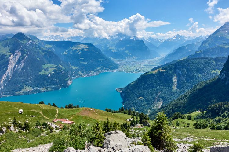 Vistas desde el Niederbauen Chulm, Alpes, Suiza