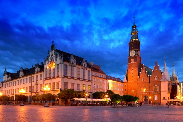 Casco antiguo de Cracovia de noche, Polonia