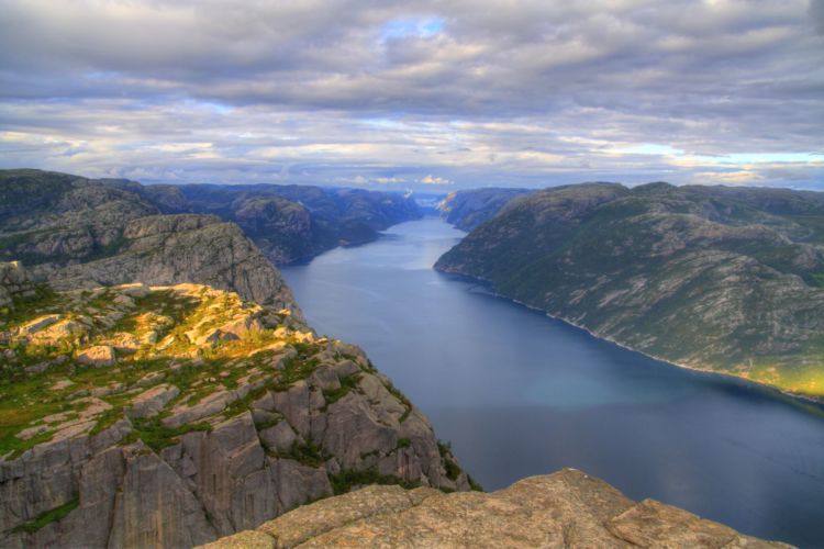 Vistas hacia el fiordo Lysefjord