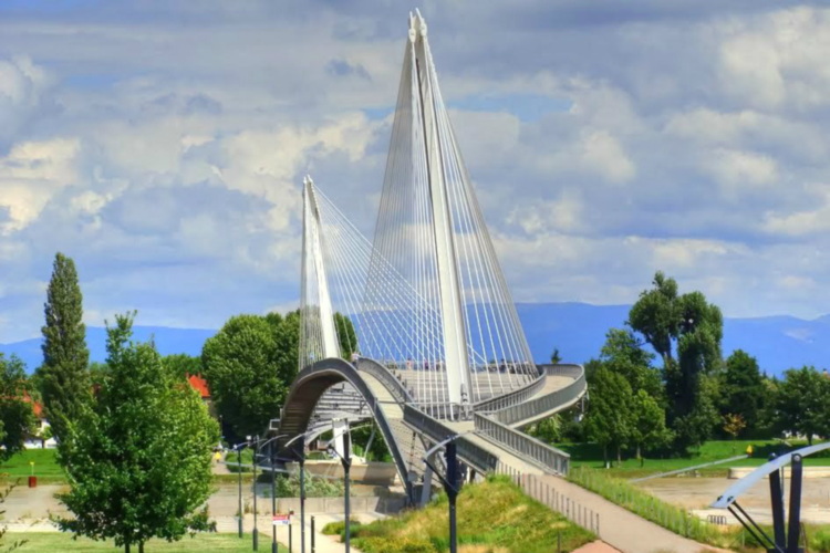 Puente en el Jardin des Deux Rives