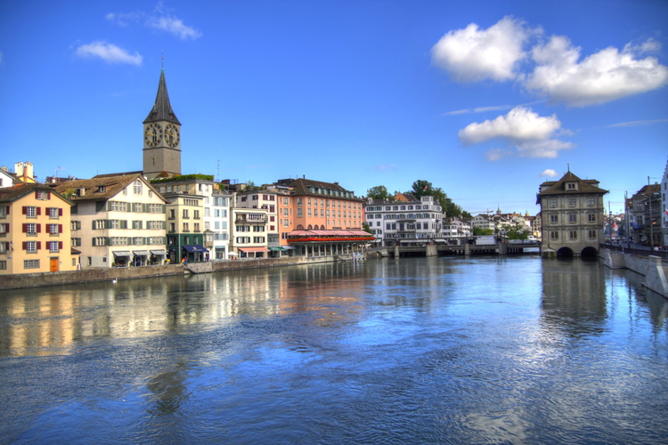 Vistas río Limmat, Zúrich, Suiza