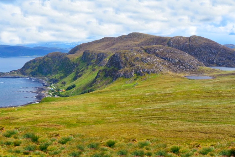 Camino del faro de Runde, Noruega, fiordos