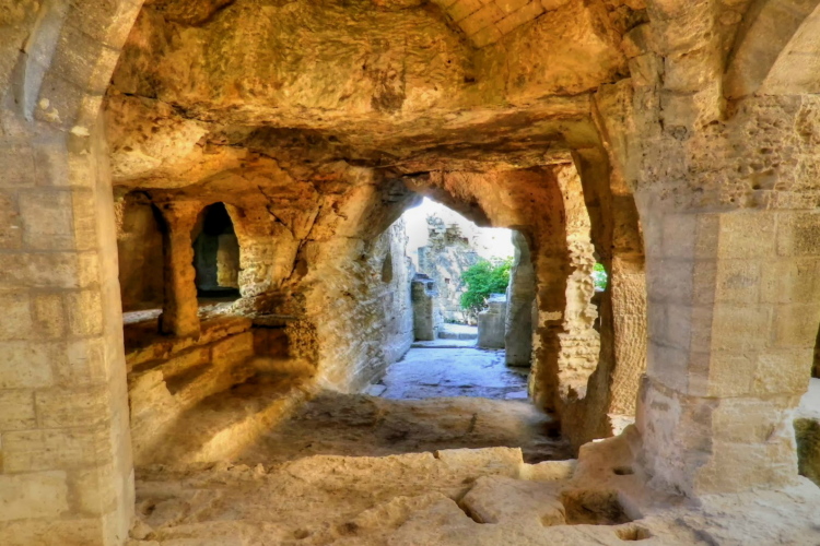 Abadía troglodita de Saint Roman, Beaucaire, Provenza, Francia