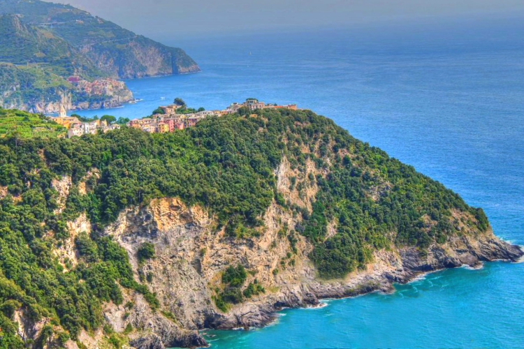 Sendero de Vernazza a Corniglia, Cinque Terre, Italia