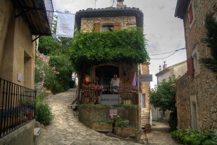 Simiane-la-Rotonde, Francia, Provenza