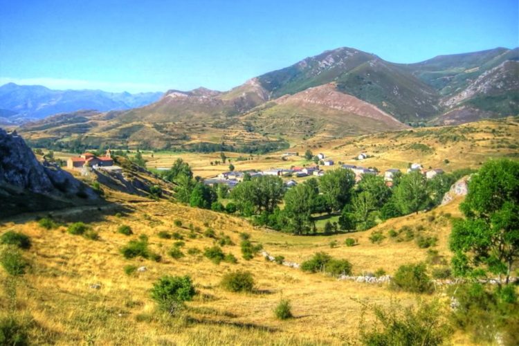 Dejando Torrebarrio atrás, Peña Ubiña, León, Castilla