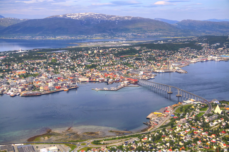Vista de Tromso desde Fjellheisen, Noruega