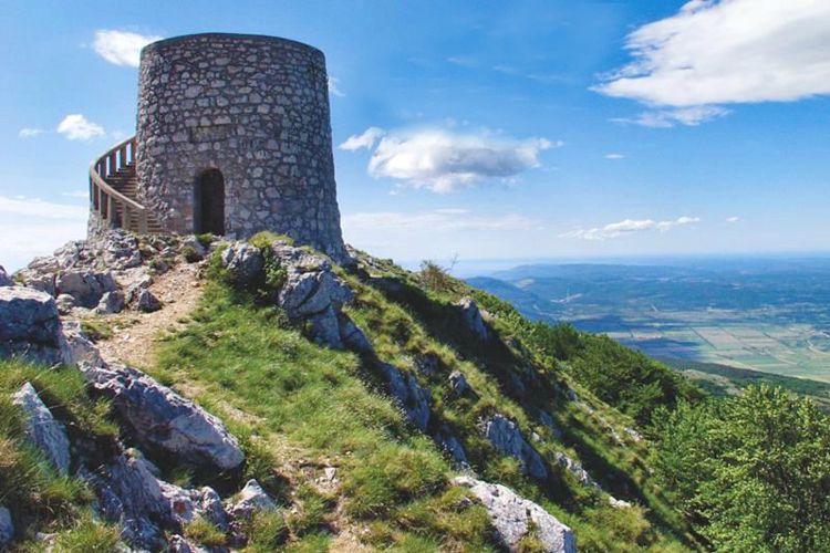 Cima del monte Vojak, Istria, Croacia