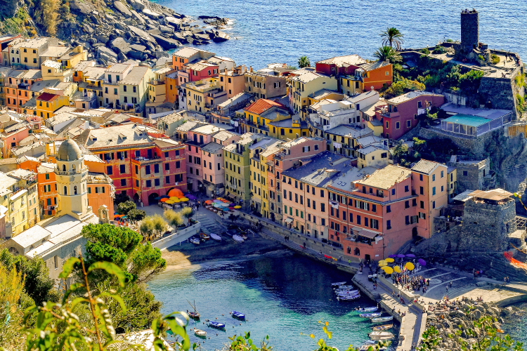 Panorama a la llegada a Vernazza, Cinque Terre, Italia