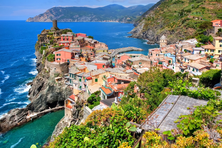 Vista clásica de Vernazza, Cinque Terre, Italia