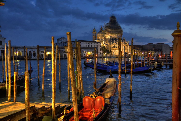Vistas nocturnas desde San Marcos, Venecia, Italia