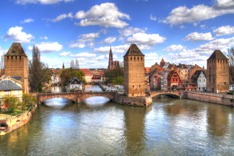 Vistas desde la presa, Estrasburgo, Alsacia, Ponts Couvert