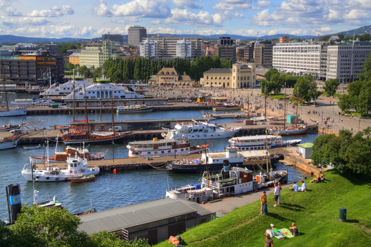 Vistas hacia puerto Oslo, desde castillo, Noruega
