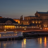 Vista nocturna de la Ópera de Dresde