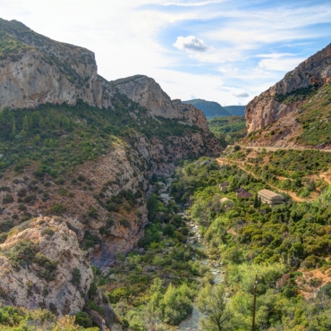 Desfiladero a lo largo de la ruta cátara, castillos, Occitania, Francia