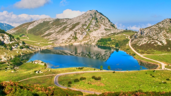 Lagos de Covadonga, Lago Enol